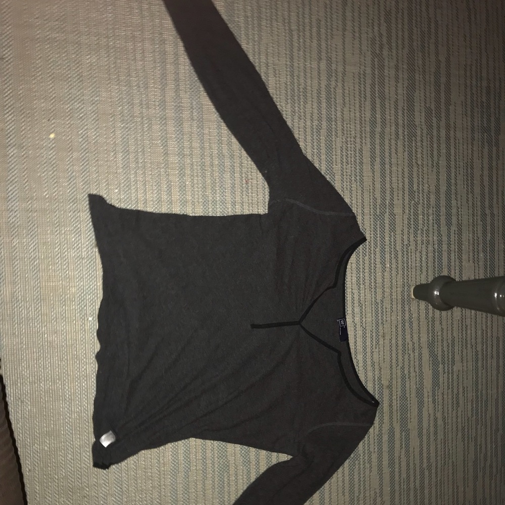 Gap long sleeve v cut